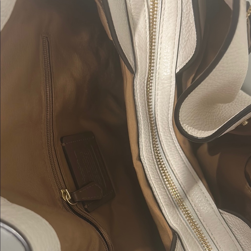 Coach Cream Shoulder Bag with Textured Leather and Metallic Handles - Picture 4 of 8